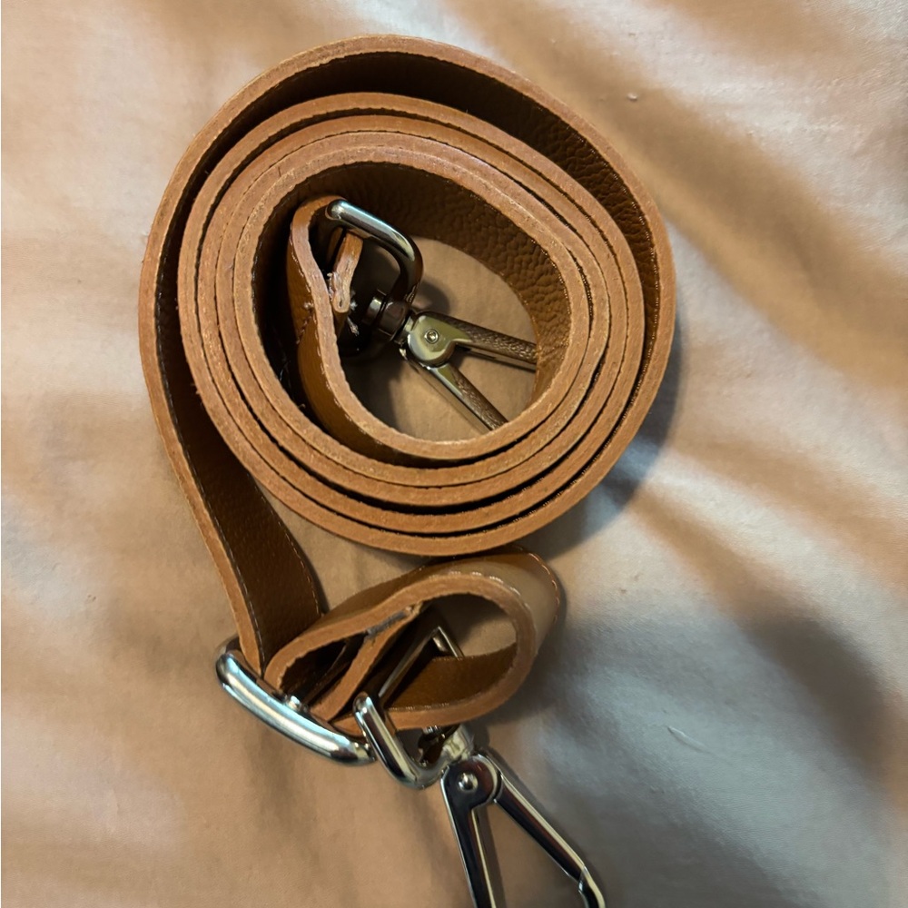 Roots Canada Tan Leather XL Bucket Bag - Picture 5 of 5
